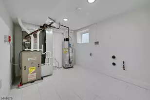 65 Eastern Pkwy, Newark, NJ 07106 - Photo 34