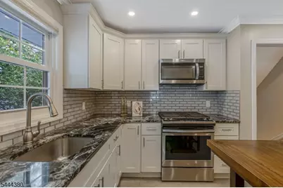 307 Minute Arms Rd, Union Township, NJ 07083 - Photo 10