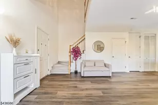 62 Limerick Ln, Lopatcong Township, NJ 08865 - Photo 2