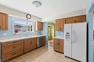357 Cotswold Pl, Franklin Township, NJ 08873 - Photo 12