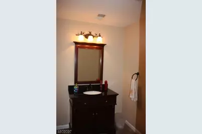 147 Castle Ridge Dr, East Hanover Township, NJ 07936 - Photo 10