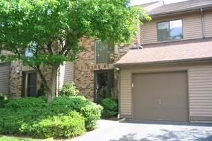 147 Castle Ridge Dr, East Hanover Township, NJ 07936 - Photo 2