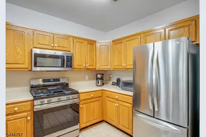202 Cleveland Ln, Rockaway Township, NJ 07866 - Photo 4