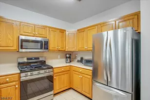202 Cleveland Ln, Rockaway Township, NJ 07866 - Photo 4