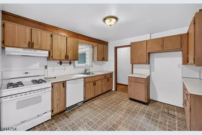 75 Welshs Ln, Franklin Township, NJ 08873 - Photo 8