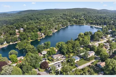 53 Lakeview Dr, West Milford Twp., NJ 07480 - Photo 2