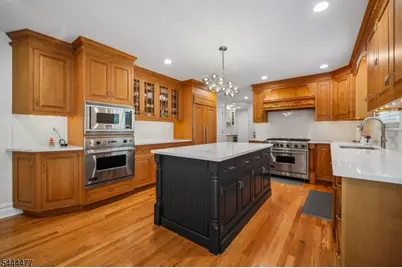 24 Rippling Brook Dr, Millburn, NJ 07078 - Photo 10