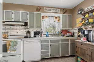 42 Walnut St, Edison, NJ 08817 - Photo 6
