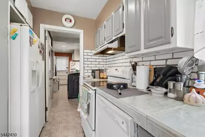 42 Walnut St, Edison, NJ 08817 - Photo 8