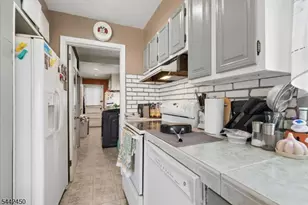 42 Walnut St, Edison, NJ 08817 - Photo 8