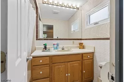42 Walnut St, Edison, NJ 08817 - Photo 18