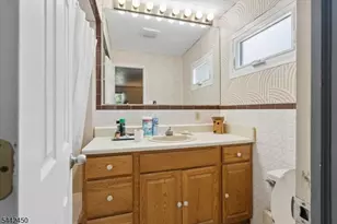 42 Walnut St, Edison, NJ 08817 - Photo 18