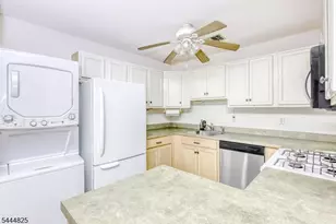 158 Falcon Ridge Way, Hamburg, NJ 07419 - Photo 4