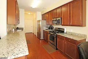 101 Welsh Pl, Morris Plains, NJ 07950 - Photo 8