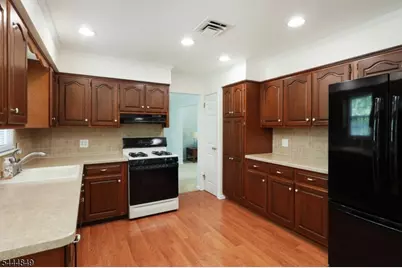 39 Saint Germain Dr, Clark Township, NJ 07066 - Photo 14