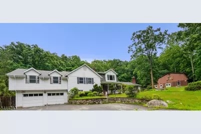 105 Ricker Dr, Ringwood, NJ 07456 - Photo 2