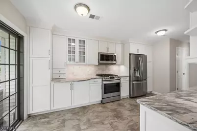2902 Hemlock Pl, Bernards Township, NJ 07920 - Photo 12