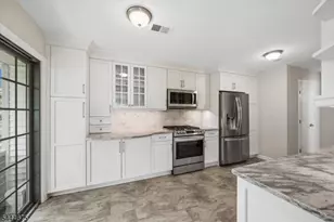 2902 Hemlock Pl, Bernards Township, NJ 07920 - Photo 12