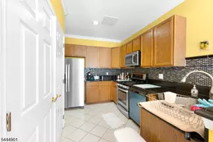 72 Albert Ct, Parsippany, NJ 07054 - Photo 8