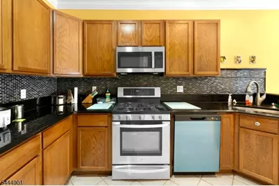 72 Albert Ct, Parsippany, NJ 07054 - Photo 32