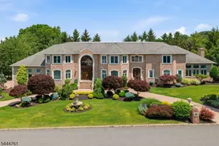 1 Wimbledon Ct, Cedar Grove, NJ 07009 - Photo 2