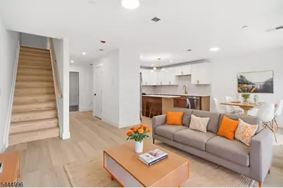 647 S 10th St, Newark, NJ 07108 - Photo 8