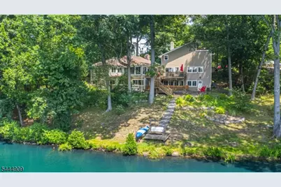 146 Lakewood Dr, Denville, NJ 07046 - Photo 1