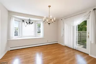 206 Mountain Pkwy, Green Brook Township, NJ 08812 - Photo 4