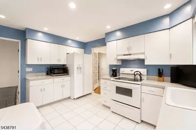 206 Mountain Pkwy, Green Brook Township, NJ 08812 - Photo 8