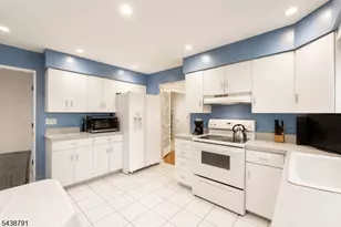 206 Mountain Pkwy, Green Brook Township, NJ 08812 - Photo 8