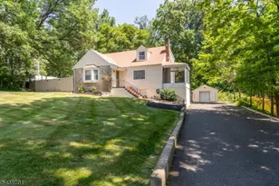 206 Mountain Pkwy, Green Brook Township, NJ 08812 - Photo 2