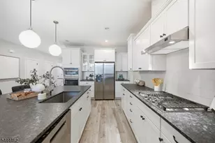 17 Cypress Ln, Cedar Grove, NJ 07009 - Photo 10