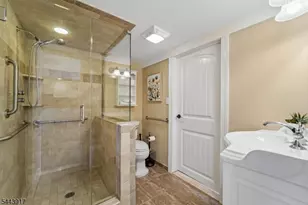 1050 Pines Lake Dr, Wayne, NJ 07470 - Photo 32