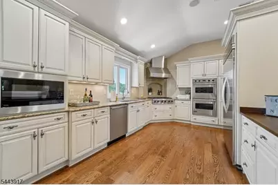 1050 Pines Lake Dr, Wayne, NJ 07470 - Photo 10