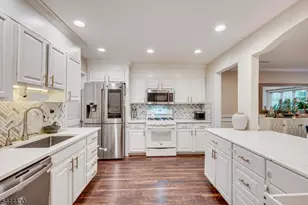 162 Coppertree Ct, Edison, NJ 08820 - Photo 10