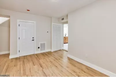 152 N Clinton St, East Orange, NJ 07017 - Photo 34