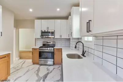 152 N Clinton St, East Orange, NJ 07017 - Photo 12