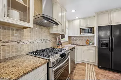 54 Mountainview Dr, Cedar Grove, NJ 07009 - Photo 10
