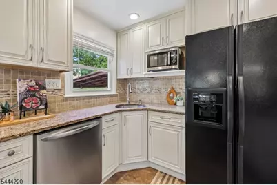 54 Mountainview Dr, Cedar Grove, NJ 07009 - Photo 12