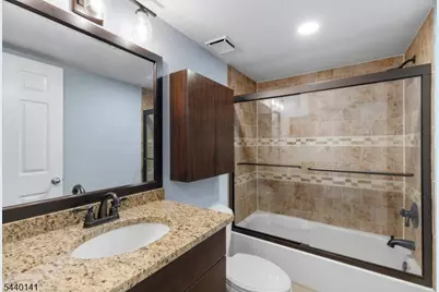 37 Amethyst Ln, Paterson, NJ 07501 - Photo 16