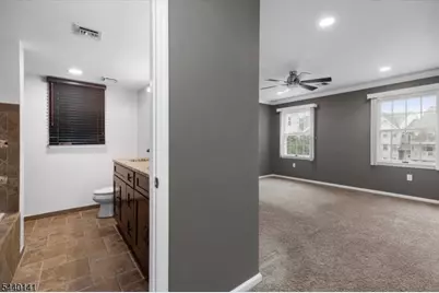 37 Amethyst Ln, Paterson, NJ 07501 - Photo 10