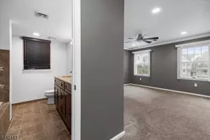 37 Amethyst Ln, Paterson, NJ 07501 - Photo 10