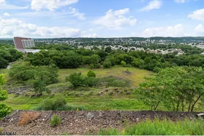 37 Amethyst Ln, Paterson, NJ 07501 - Photo 22