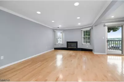 37 Amethyst Ln, Paterson, NJ 07501 - Photo 4