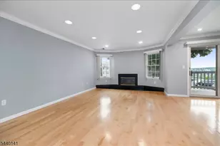 37 Amethyst Ln, Paterson, NJ 07501 - Photo 4