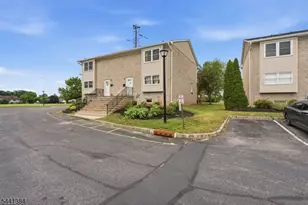 1005 Robin Rd, Hillsborough Township, NJ 08844 - Photo 10