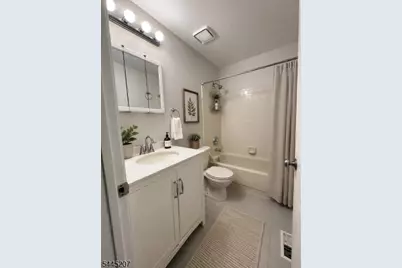 231 McAuliffe Ct, Franklin Township, NJ 08873 - Photo 12