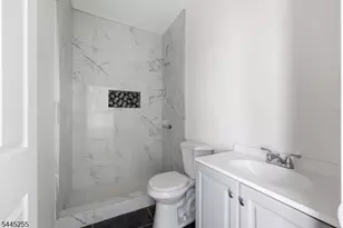 183 Graham Ave, Paterson, NJ 07508 - Photo 16
