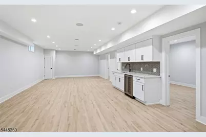 8 Roosevelt Ter, Livingston, NJ 07039 - Photo 16