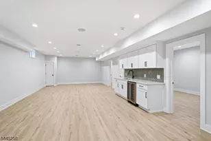 8 Roosevelt Terrace, Livingston, NJ 07039 - Photo 16